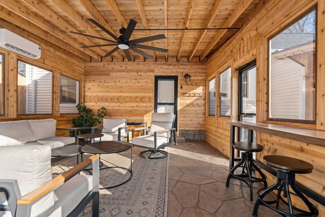 1025 Queen Anne Street, Woodstock, IL 60098