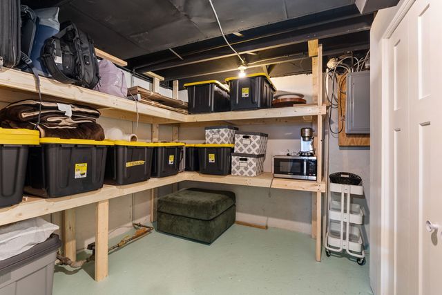 1025 Queen Anne Street, Woodstock, IL 60098