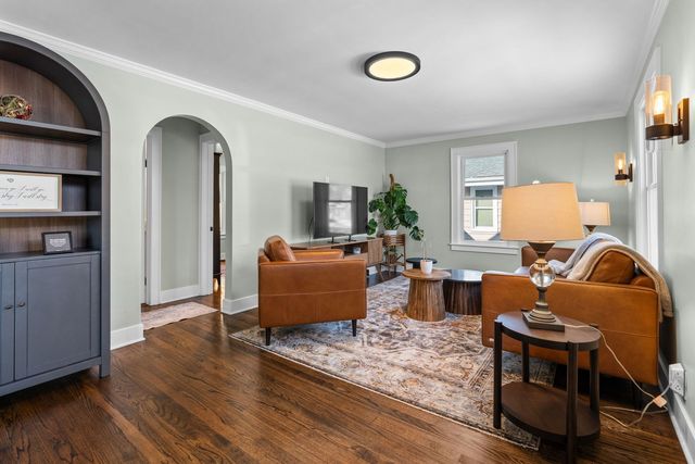 1025 Queen Anne Street, Woodstock, IL 60098