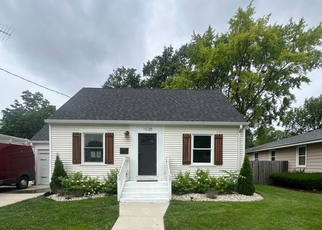 1025 Queen Anne Street, Woodstock, IL 60098