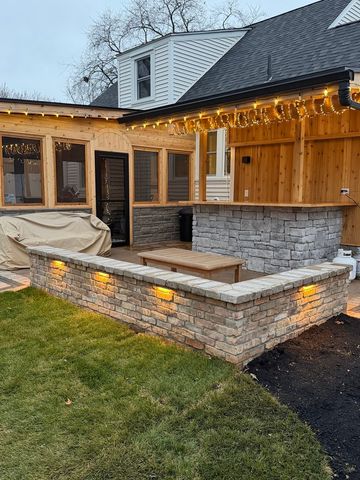 1025 Queen Anne Street, Woodstock, IL 60098