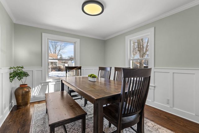 1025 Queen Anne Street, Woodstock, IL 60098