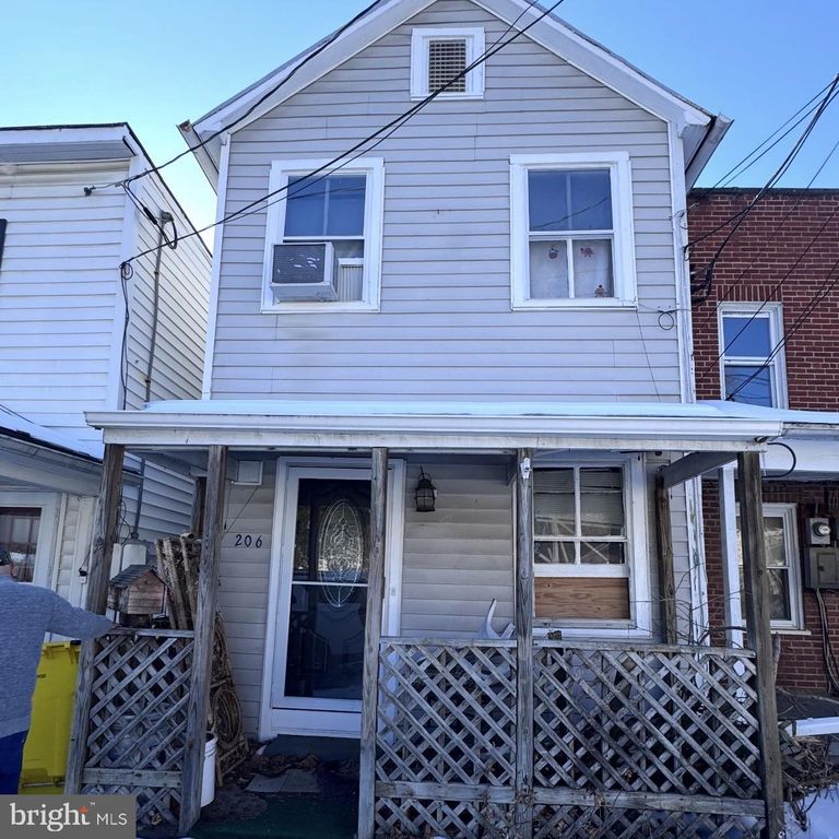 206 N WEST STREET, Charles Town, WV 25414