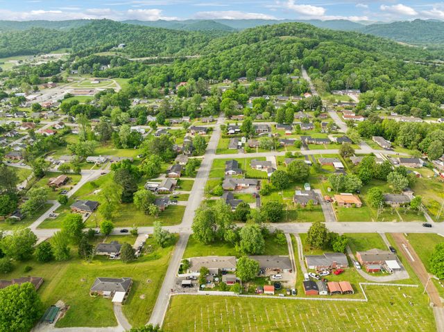 604 College Ave, E, Carthage, TN 37030