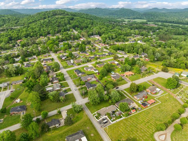 604 College Ave, E, Carthage, TN 37030