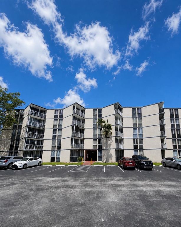7075 NW 186th Street C208, Hialeah, FL 33015