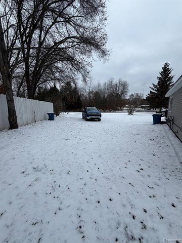 3860 Tower Hill Road, Houghton Lake, MI 48629