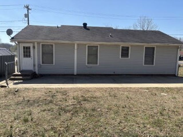 363 Donna Dr, Clarksville, TN 37042