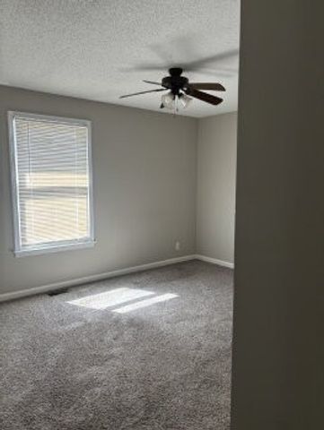 363 Donna Dr, Clarksville, TN 37042