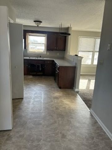 363 Donna Dr, Clarksville, TN 37042