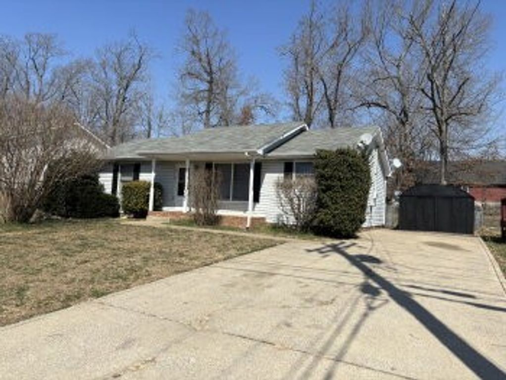 363 Donna Dr, Clarksville, TN 37042