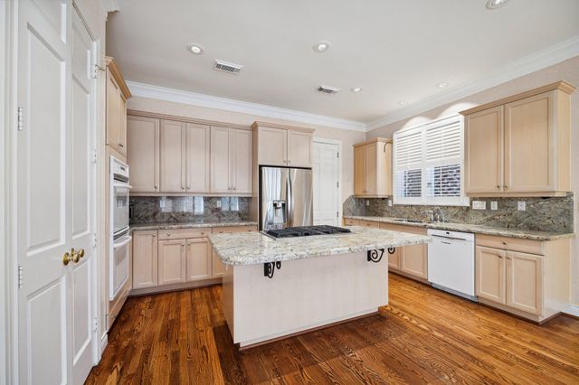 5747 Longmont Lane, Houston, TX 77057