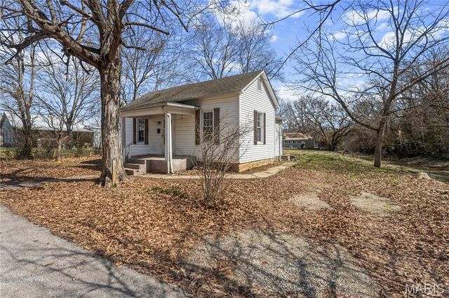 921 S 4th Street, De Soto, MO 63020