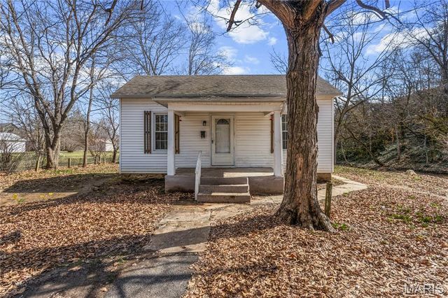 921 S 4th Street, De Soto, MO 63020