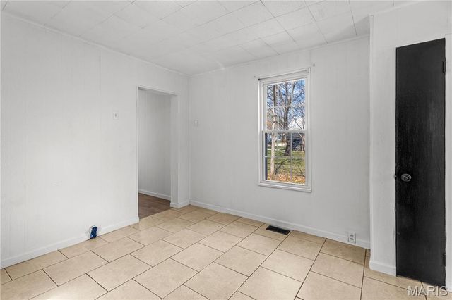 921 S 4th Street, De Soto, MO 63020