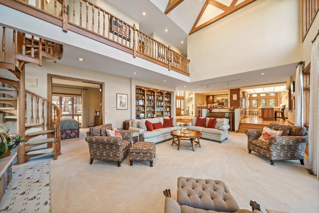 W2908 Walcowis DRIVE, Lake Geneva, WI 53147