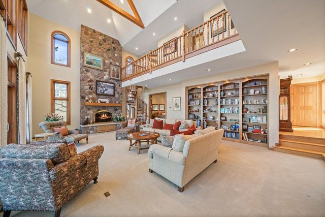 W2908 Walcowis DRIVE, Lake Geneva, WI 53147