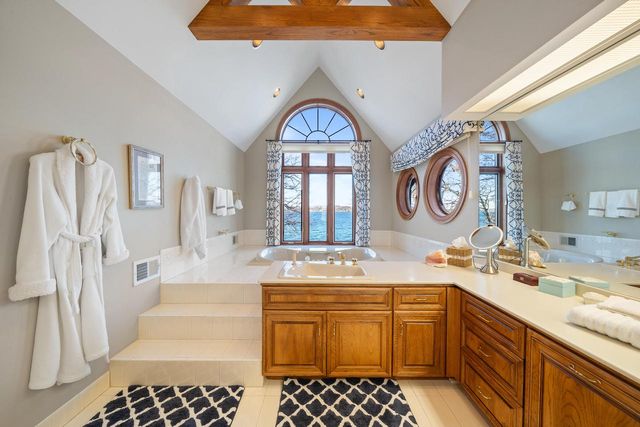 W2908 Walcowis DRIVE, Lake Geneva, WI 53147