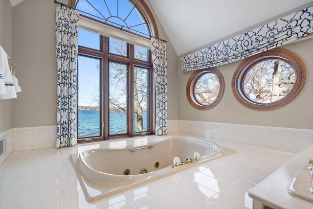 W2908 Walcowis DRIVE, Lake Geneva, WI 53147