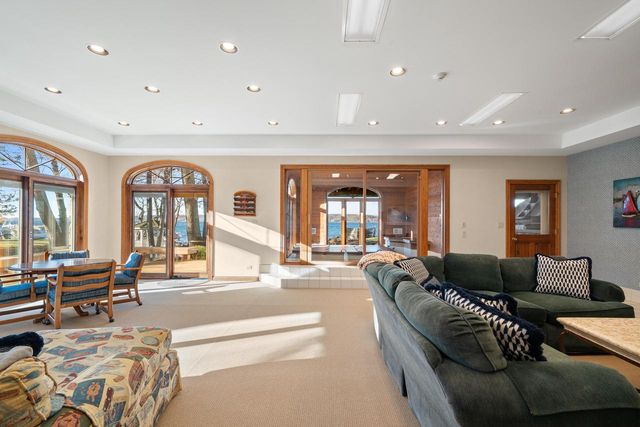 W2908 Walcowis DRIVE, Lake Geneva, WI 53147