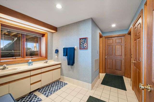 W2908 Walcowis DRIVE, Lake Geneva, WI 53147
