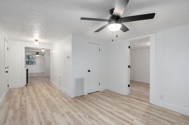801 West Della Street, Springfield, MO 65803