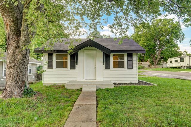 801 West Della Street, Springfield, MO 65803