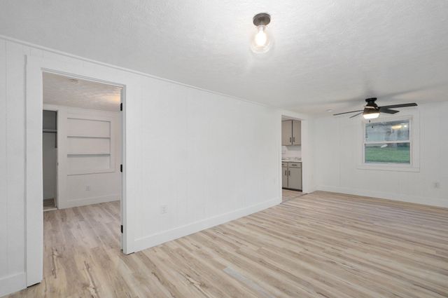 801 West Della Street, Springfield, MO 65803