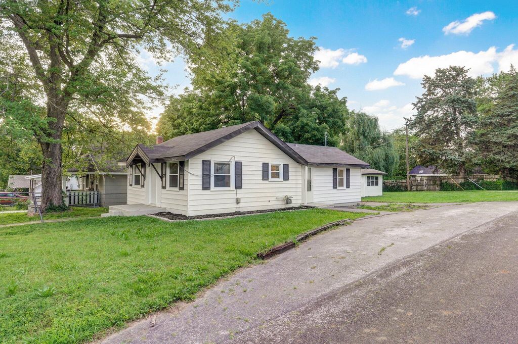 801 West Della Street, Springfield, MO 65803