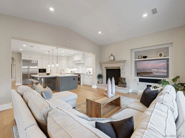 10911 Equestrian Ridge Ct, San Diego, CA 92130