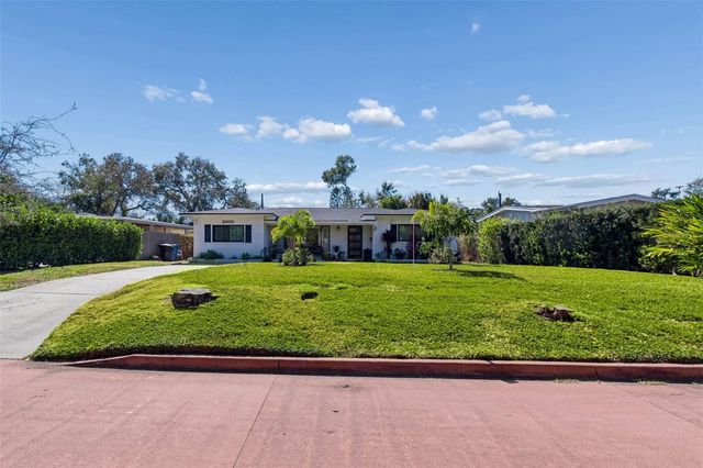 2000 SERPENTINE CIRCLE S, St Petersburg, FL 33712