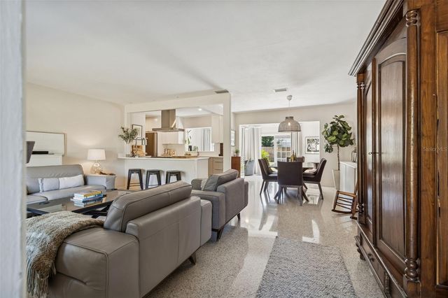 2000 SERPENTINE CIRCLE S, St Petersburg, FL 33712