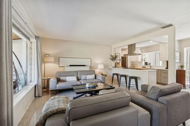 2000 SERPENTINE CIRCLE S, St Petersburg, FL 33712