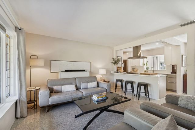 2000 SERPENTINE CIRCLE S, St Petersburg, FL 33712