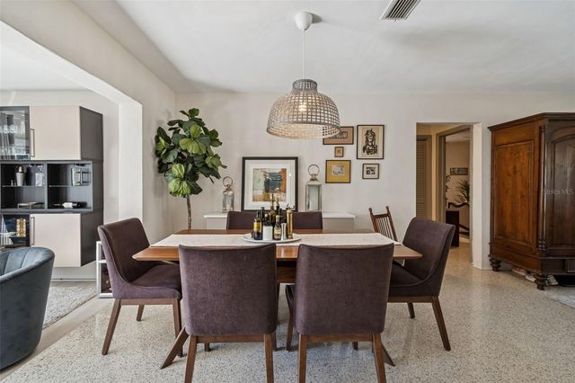 2000 SERPENTINE CIRCLE S, St Petersburg, FL 33712