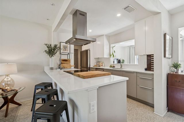 2000 SERPENTINE CIRCLE S, St Petersburg, FL 33712