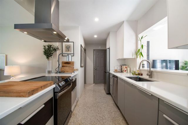 2000 SERPENTINE CIRCLE S, St Petersburg, FL 33712