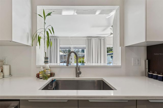 2000 SERPENTINE CIRCLE S, St Petersburg, FL 33712