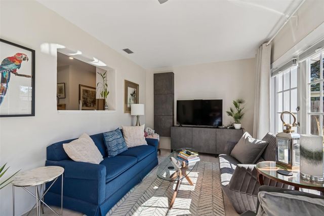 2000 SERPENTINE CIRCLE S, St Petersburg, FL 33712