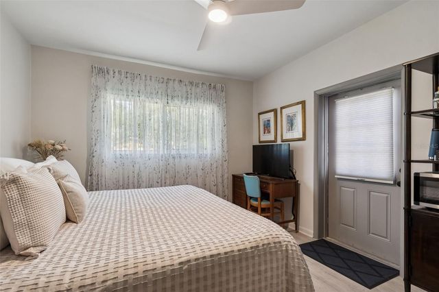 2000 SERPENTINE CIRCLE S, St Petersburg, FL 33712