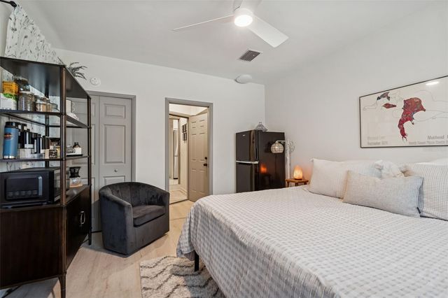 2000 SERPENTINE CIRCLE S, St Petersburg, FL 33712