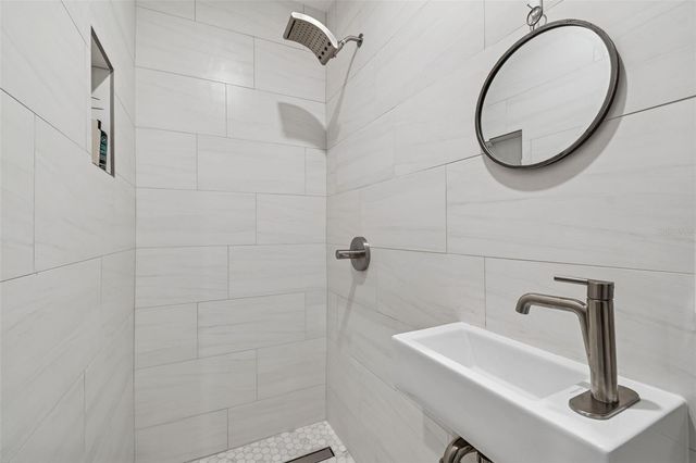 2000 SERPENTINE CIRCLE S, St Petersburg, FL 33712