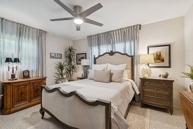 2000 SERPENTINE CIRCLE S, St Petersburg, FL 33712