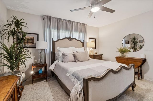 2000 SERPENTINE CIRCLE S, St Petersburg, FL 33712