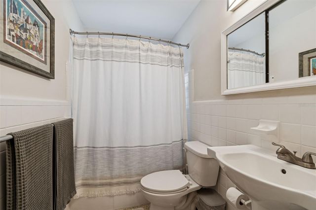 2000 SERPENTINE CIRCLE S, St Petersburg, FL 33712