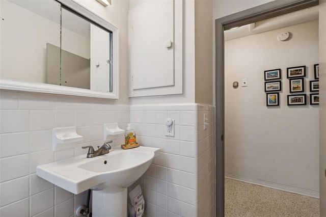 2000 SERPENTINE CIRCLE S, St Petersburg, FL 33712