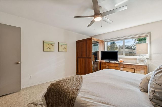 2000 SERPENTINE CIRCLE S, St Petersburg, FL 33712