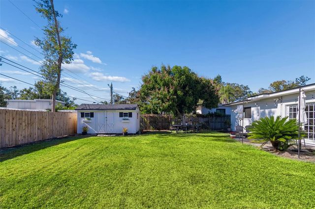 2000 SERPENTINE CIRCLE S, St Petersburg, FL 33712