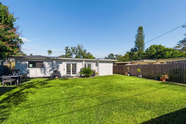 2000 SERPENTINE CIRCLE S, St Petersburg, FL 33712