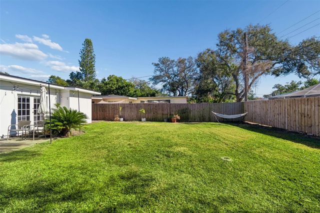 2000 SERPENTINE CIRCLE S, St Petersburg, FL 33712